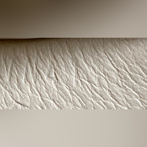 COPY - Louis Vuitton Mahina Portefeuille Amelia Long Wallet - Picture 13 of 16